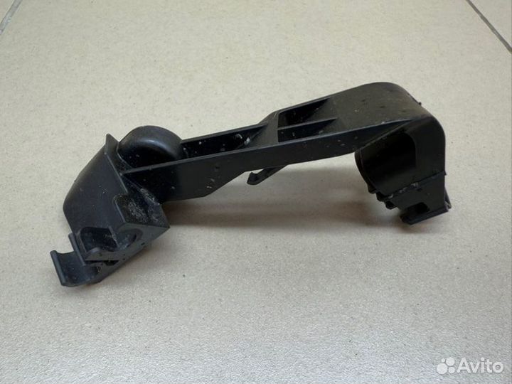 Кронштейн правый Mercedes-Benz E W213 2.0 OM