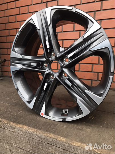 Один новый диск R18 Kia K5