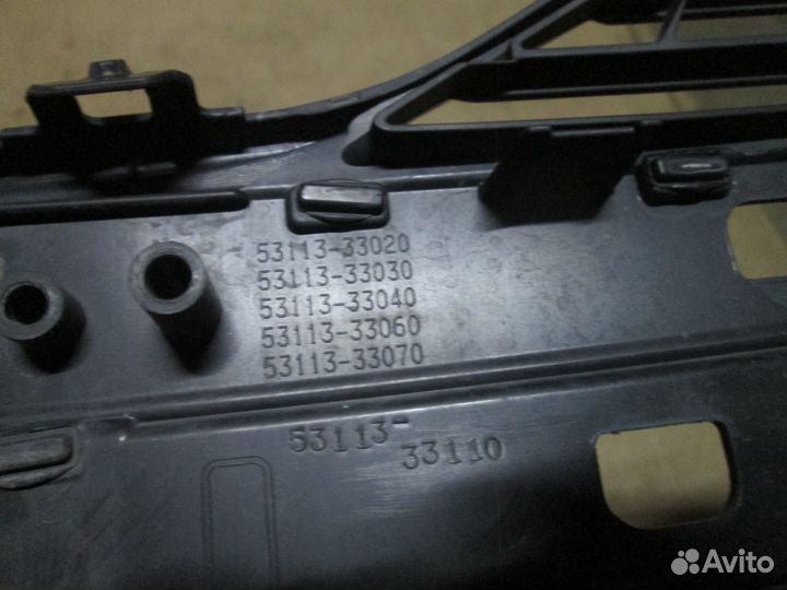 Решетка в бампер Toyota Camry V70 Тойота Камри