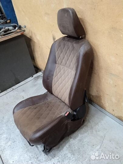 Сиденье салонное переднее правое Camry