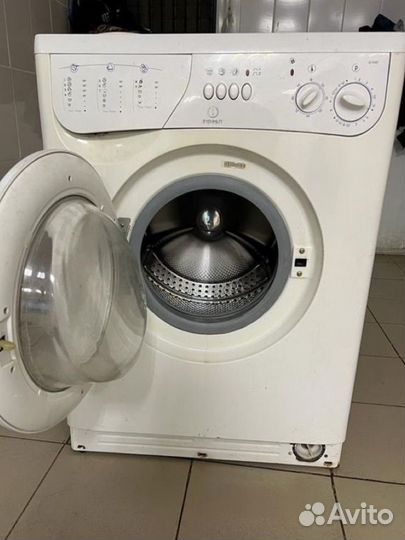 Стиральная машина бу indesit w104T или запчасти