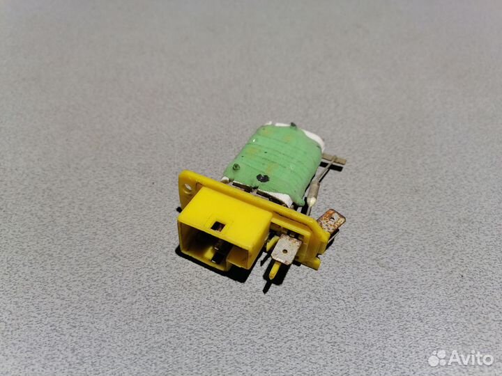 Opel Corsa B резистор отопителя