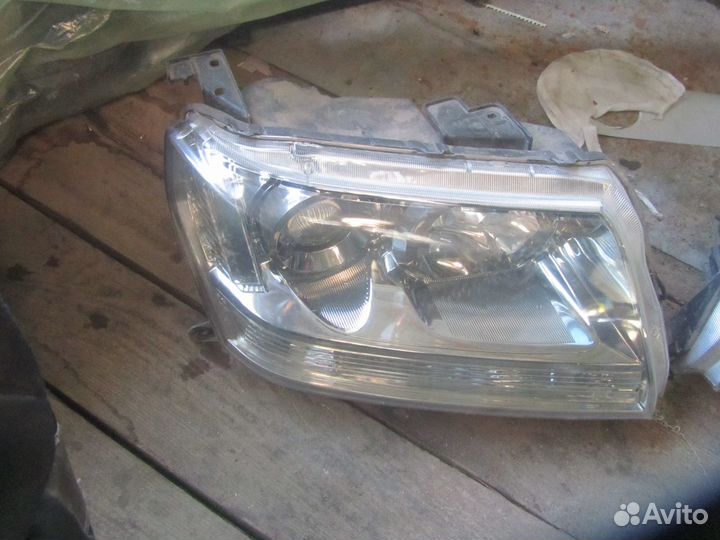 Фара левая правая Suzuki grand vitara