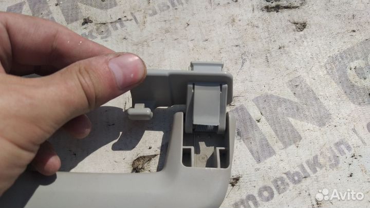 Ручка внутренняя потолочная задняя Ford Kuga 1