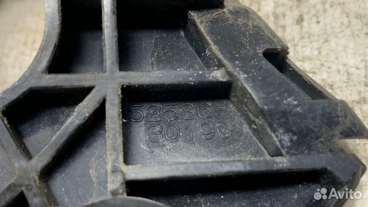 Кронштейн бампера лев. перед. Lexus GS300