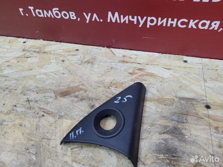 Уголок зеркала передний правый Renault Logan