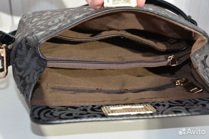 Маленькая чёрная сумочка клатч