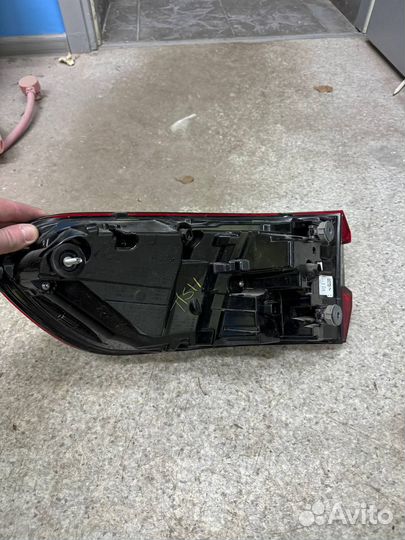 Задний правый фонарь