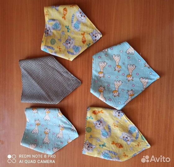 Треугольный шарфик слюнявчик