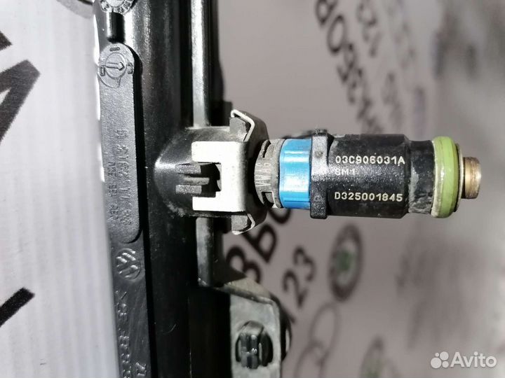 Топливная рейка с форсунками Фольксваген Поло 5