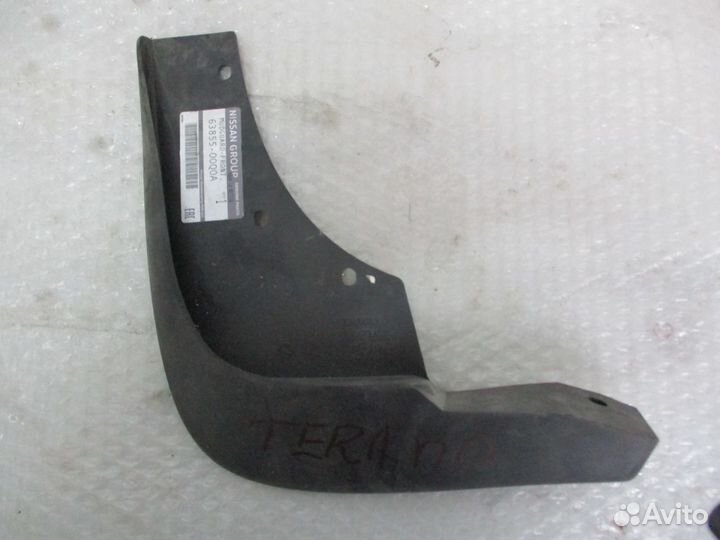 Брызговик передний левый Nissan Terrano III (D10)