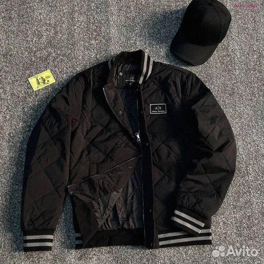 Эстетичный бомбер от Armani Exchange