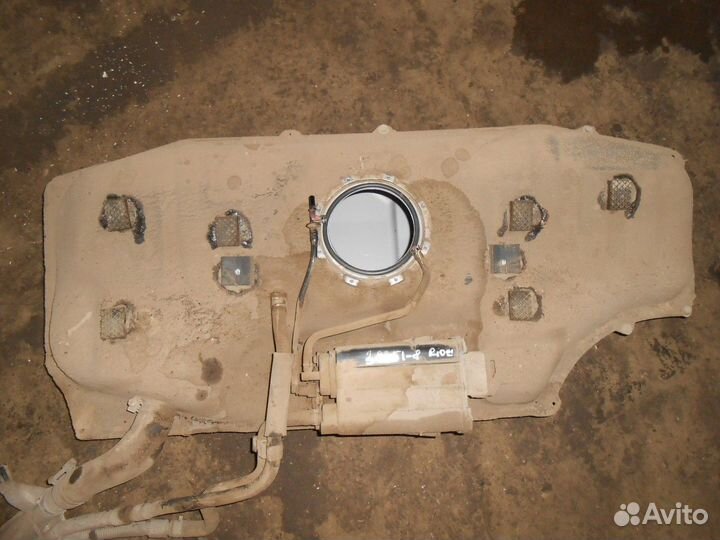 Бак топливный с горловиной