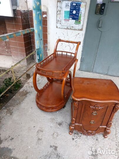 Сервировочный столик на колесиках