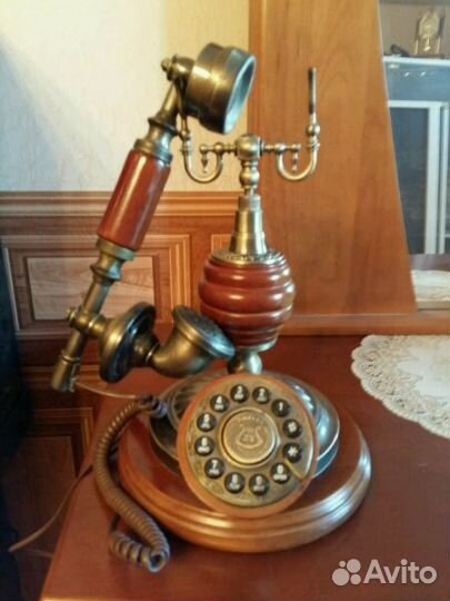 Телефонный аппарат в стиле ретро