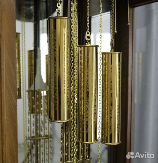 Механические напольные часы с маятником