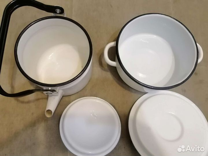 Чайник и кастрюльк комплект