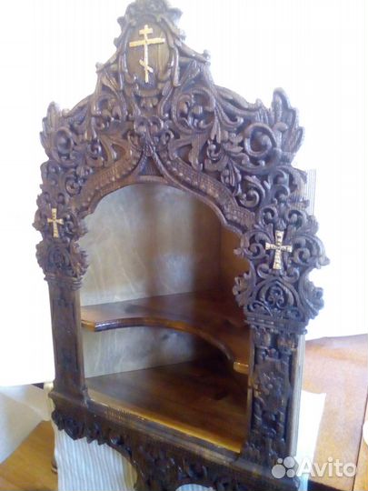 Резная полка под иконы киот