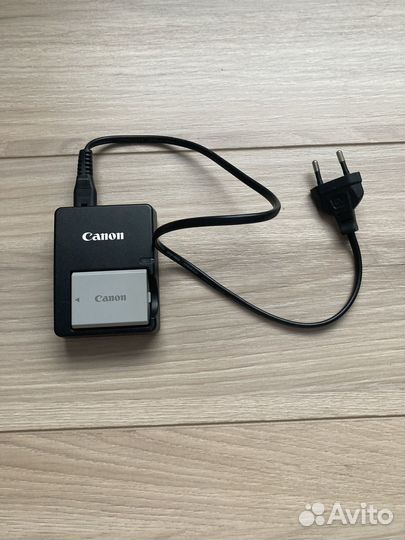 Зеркальный фотоаппарат canon 1000d