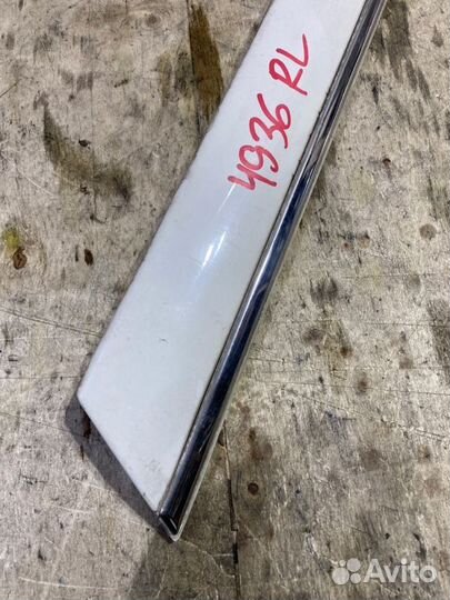 Молдинг на дверь задний левый Mercedes-Benz