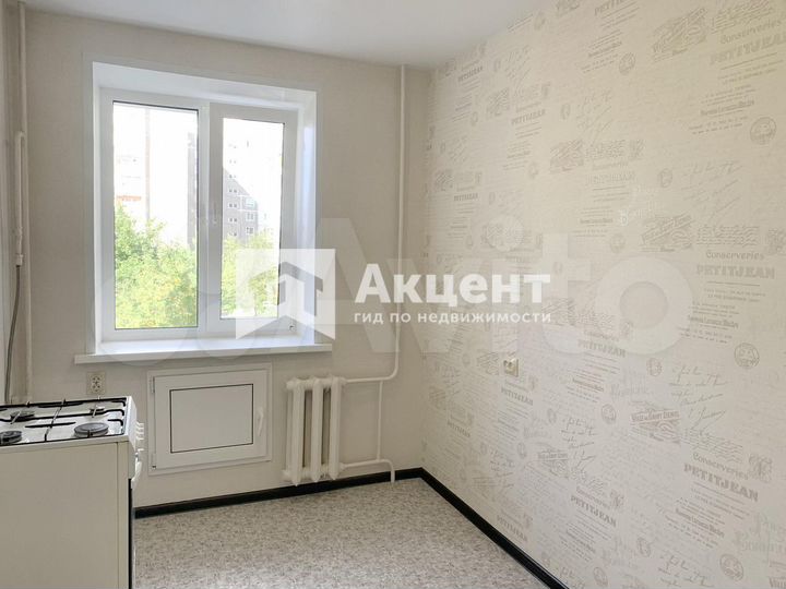 2-к. квартира, 52 м², 3/6 эт.