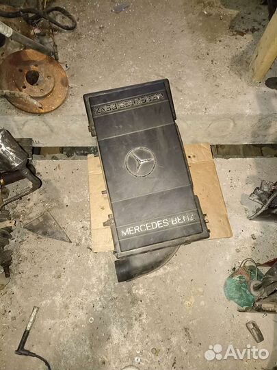 Корпус воздушного фильтра Mercedes S(W140) M119