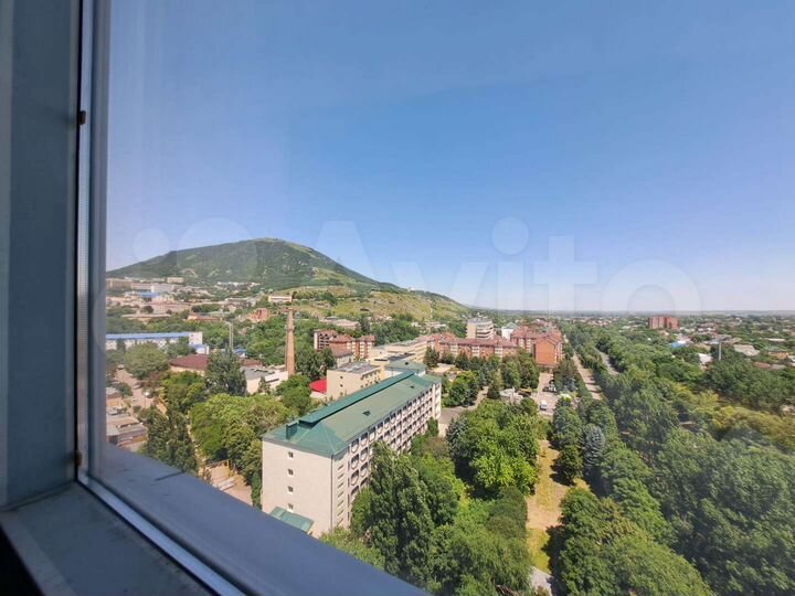 2-к. квартира, 83 м², 4/19 эт.