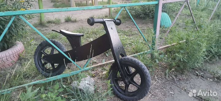 Беговел деревянный