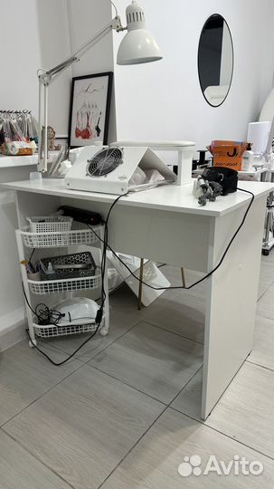 Стол маникюрный