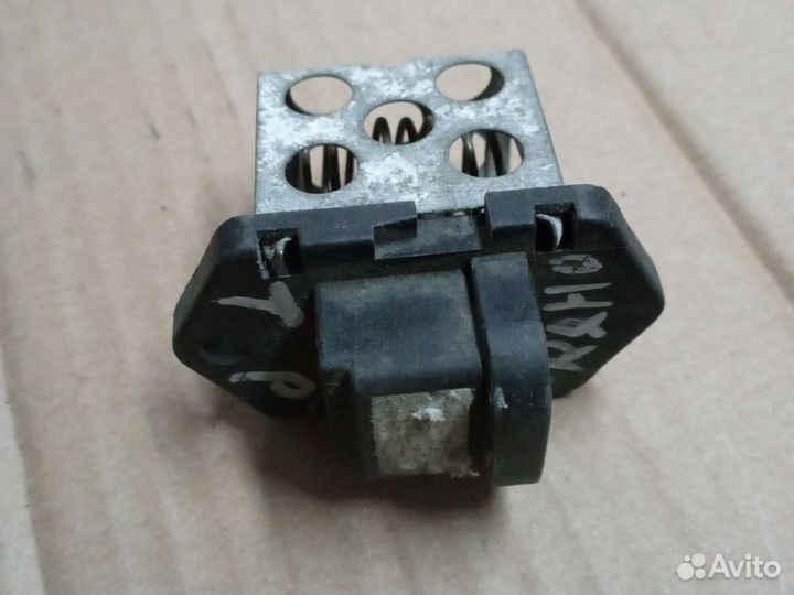 Резистор вентилятора охлаждения Renault Logan 1