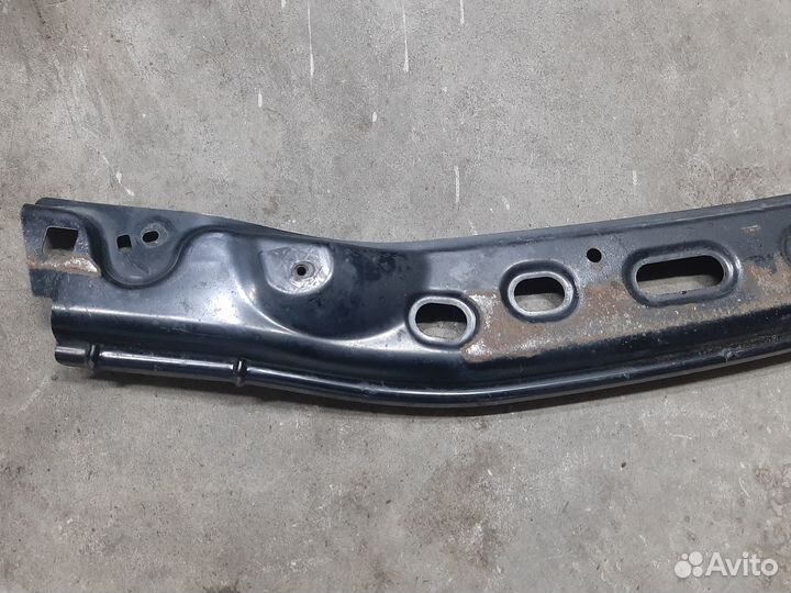 Планка радиатора (сабля) Lexus LX570 (2007-2015)