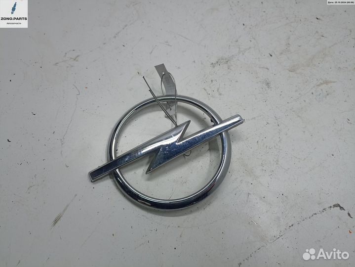 Эмблема на Opel Vectra C
