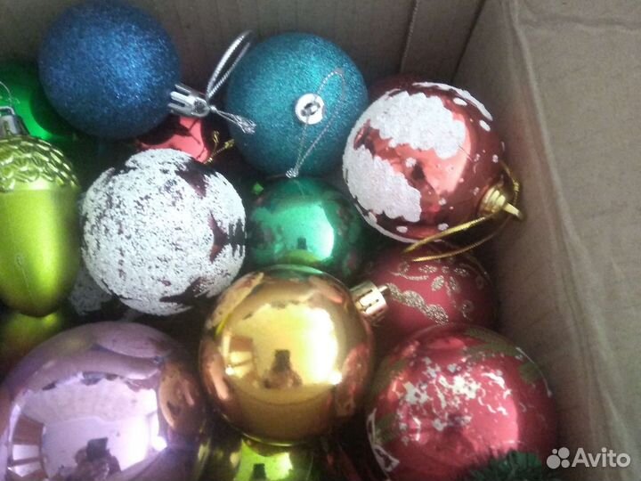 Коробка елочных игрушек