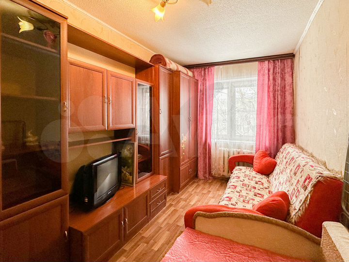 Комната 13,6 м² в > 9-к., 3/5 эт.