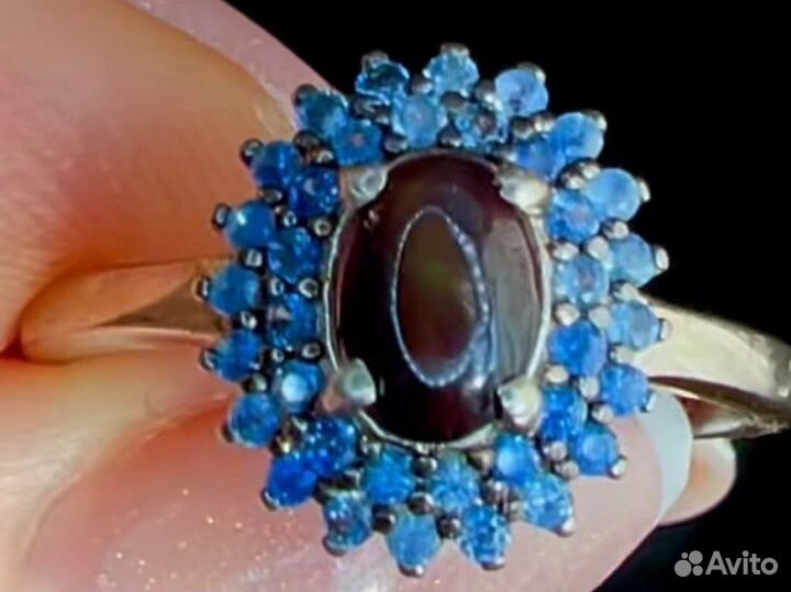 Серебряное кольцо с шпинелью и сапфирами