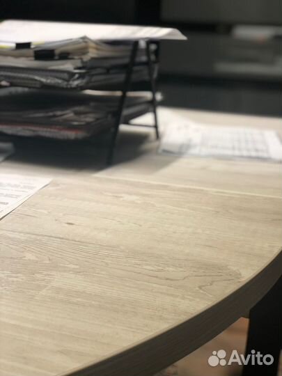 Три офисных стола из сосны касцины