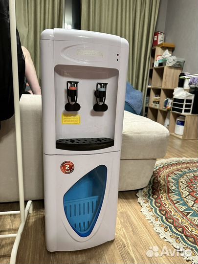 Кулер для воды напольный