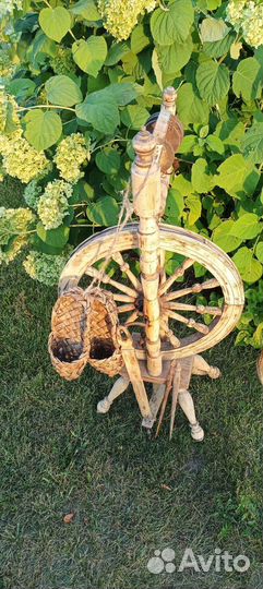 Прялка, лапти