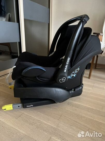 Maxi cosi автолюоька с базой isofix
