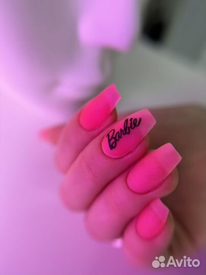 Маникюр и педикюр в салоне красоты NailCreative