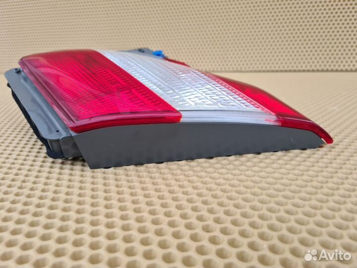 Фонарь в крышку багажника задний правый Infiniti