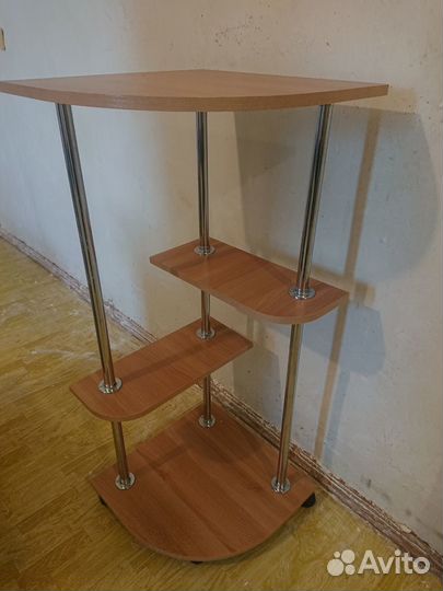 Этажерка на колесиках