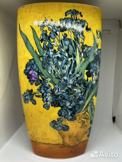 Ваза Elan Gallery фарфор 22.5 см ирисы