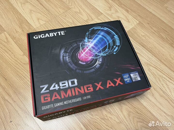 Коробка и аксессуары от Gigabyte Z490 Gaming X AX