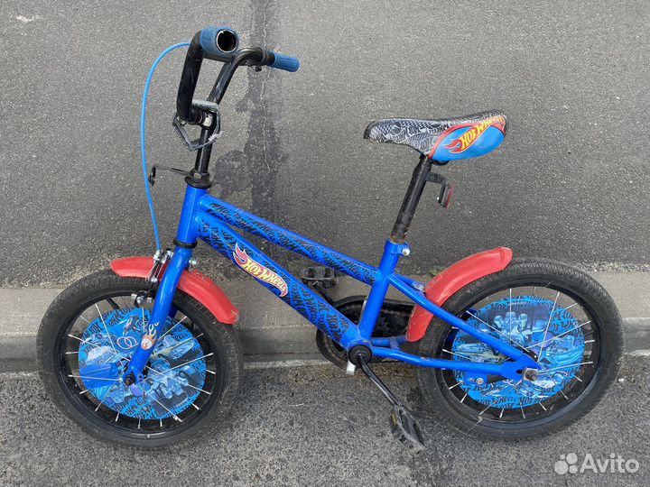 Велосипед 4-8 лет отличный hot wheels
