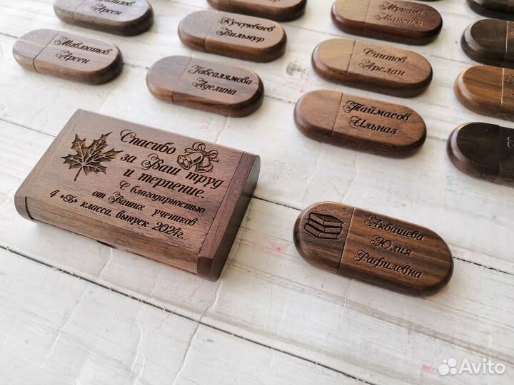 Новогодний подарок / Флешка с гравировкой + кейс