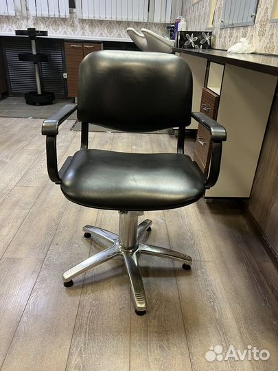 Парикмахерское кресло