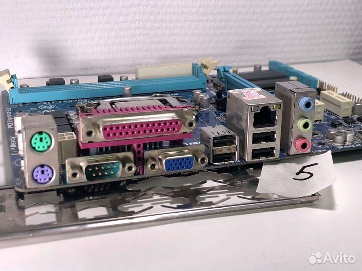 Материнская плата Gigabyte GA-H61M-DS2 с дефектом