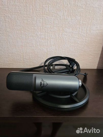 Студийный микрофон trust 242 и клавиатура