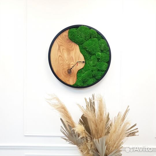 Часы настенные со мхом
